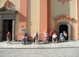 před kostelem sv. jana n. 11.9.