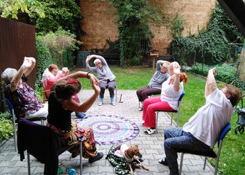 Pravidelné cvičení jógy v Domově sv. Zity