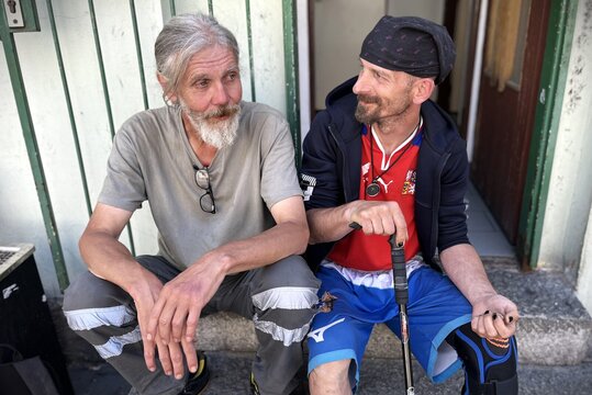 Petr přespával v křoví, nyní má díky Tříkrálové sbírce doklady i práci. Milan bojuje s handicapem