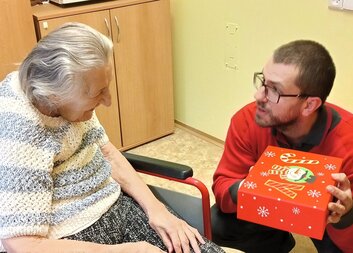 Ježíškova vnoučata nadělovala v Domově pro seniory sv. Jiří