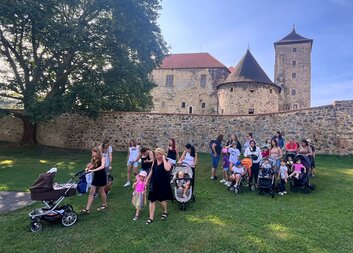 Děti z azylových domů vyrazily na Švihov a do Klatov