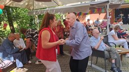 Svatoaloisovská pouť potěšila klienty Domova sv. Aloise. Nechyběl tanec, hudba i dobré jídlo