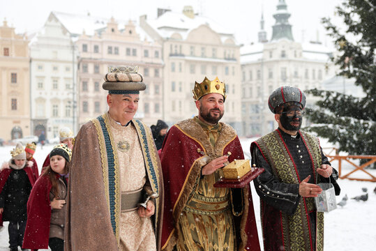 Tříkrálová sbírka: hejtman, primátor a biskup koledovali v Plzni