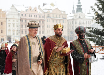 Tříkrálová sbírka: hejtman, primátor a biskup koledovali v Plzni