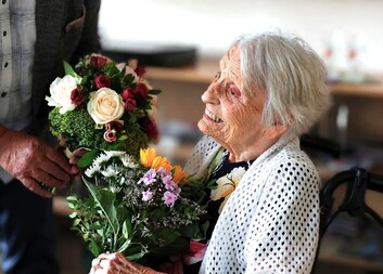 Klientka Městské charity Plzeň Věra Dortová oslavila 103 let